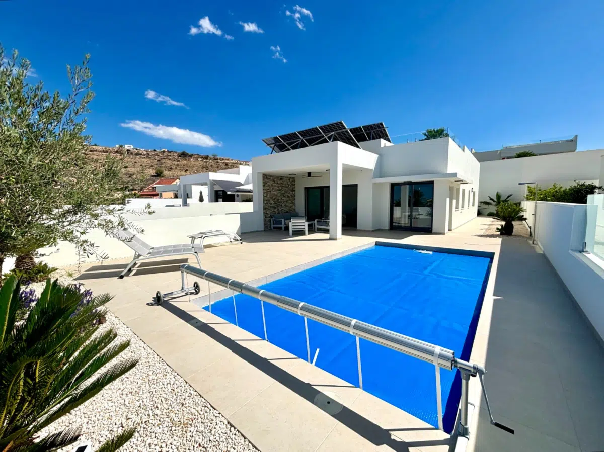 Villa with 3 bedrooms in Benijófar - 1/4